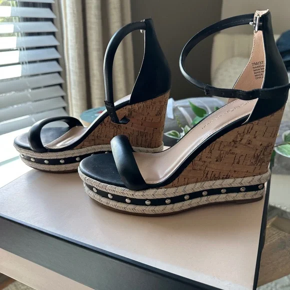 New BCBG generation wedges . Size 7.5 - Picture 2 of 7